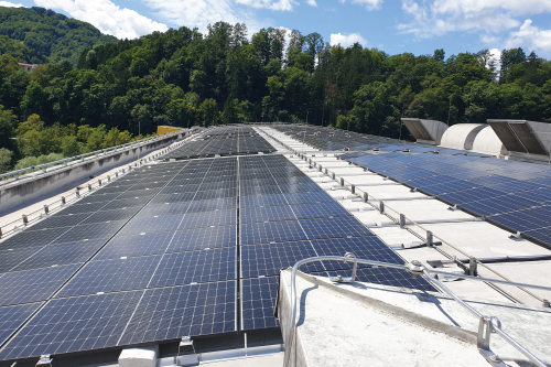 soncna-elektrarna-na-strehi-pivovarne-lasko-3